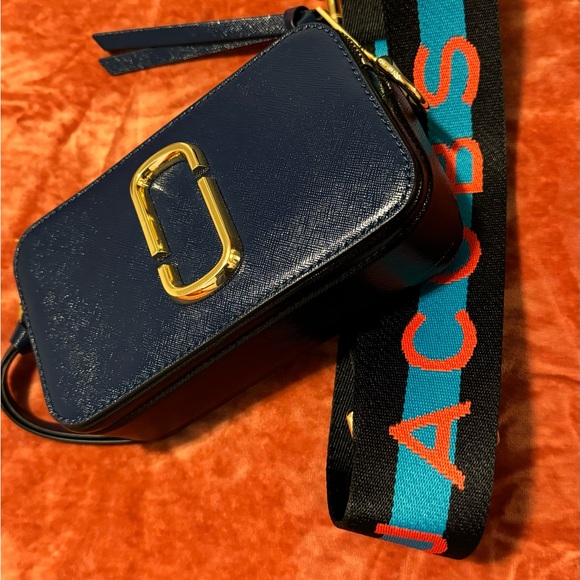 Croos body bag almost new excellent condition 💙🖤 - Picture 5 of 5